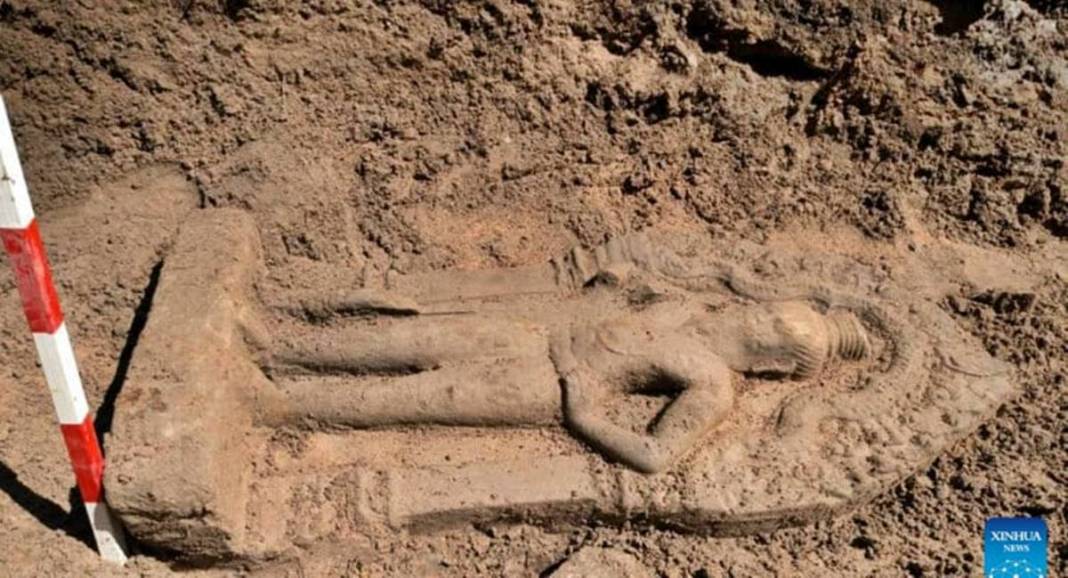 Arkeologlar bile şaştı kaldı: Şaşırtıcı derecede iyi durumdalar! Koruma altındaki kum taşı heykellerinin yenileri bulundu 1